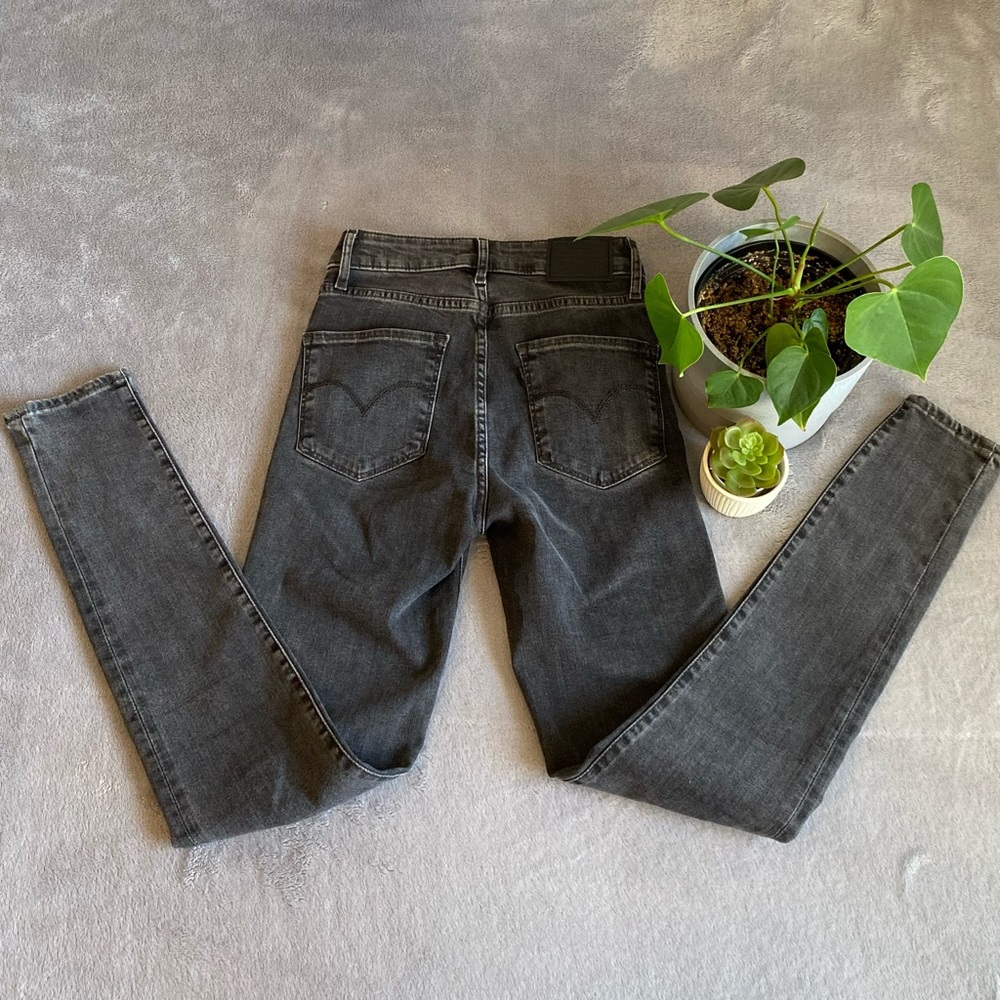 Levi’s 721 black high rise skinny jeans size 26